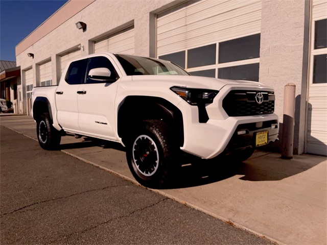 2024 Toyota Tacoma TRD Off-Road photo 2