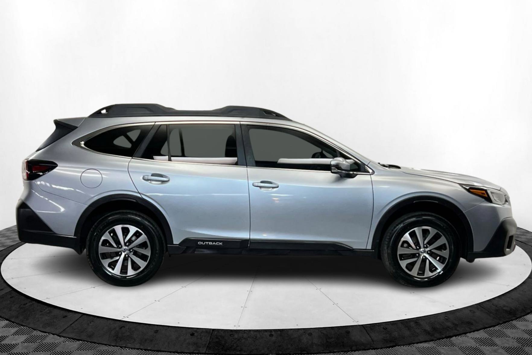 2020 Subaru Outback Premium photo 6