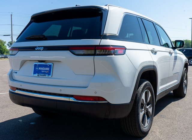 2023 Jeep Cherokee 4xe photo 2