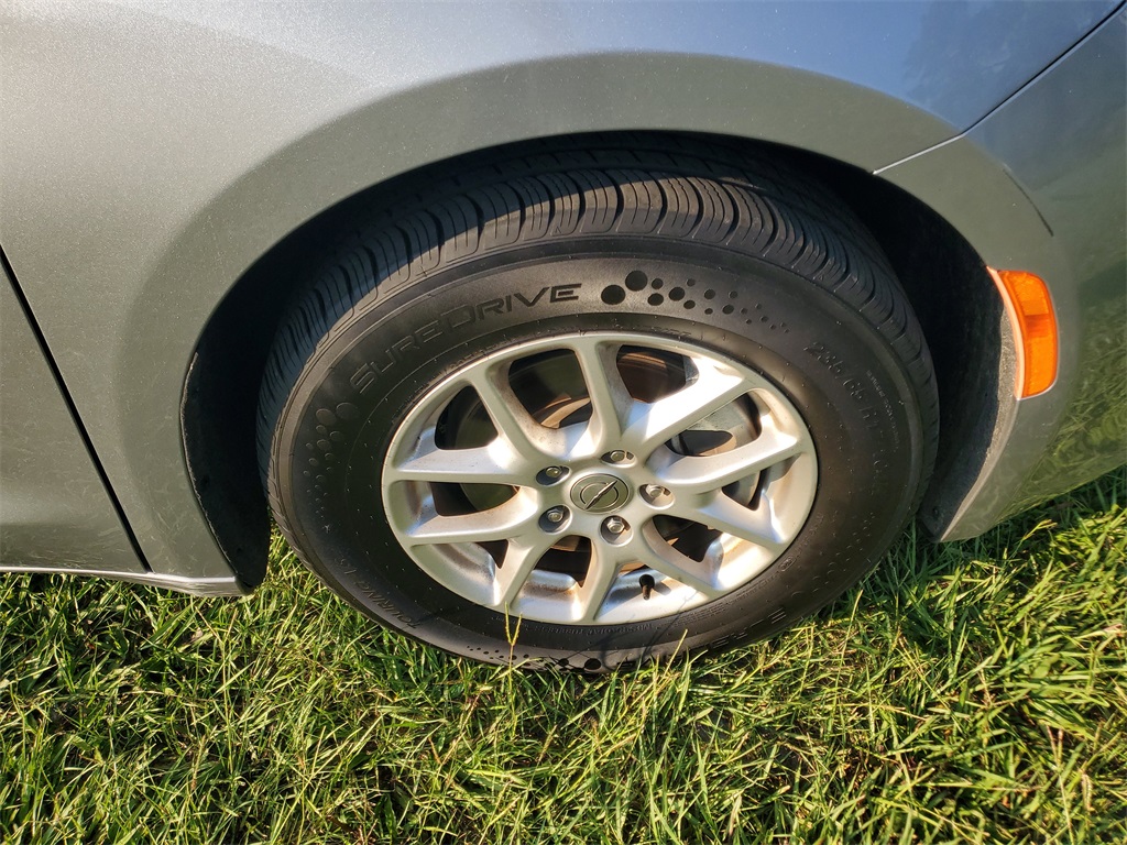 2021 Chrysler Voyager LX photo 2