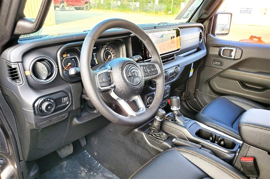 2025 Jeep Wrangler Sahara photo 6