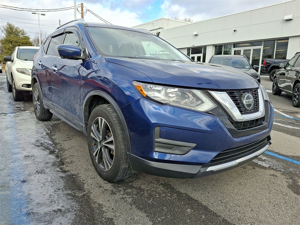 2020 Nissan Rogue SV's photo