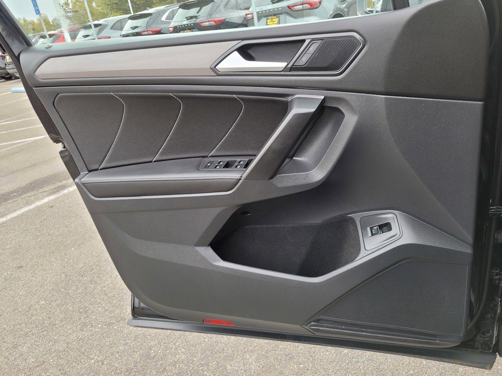2022 Volkswagen Tiguan SE photo 24