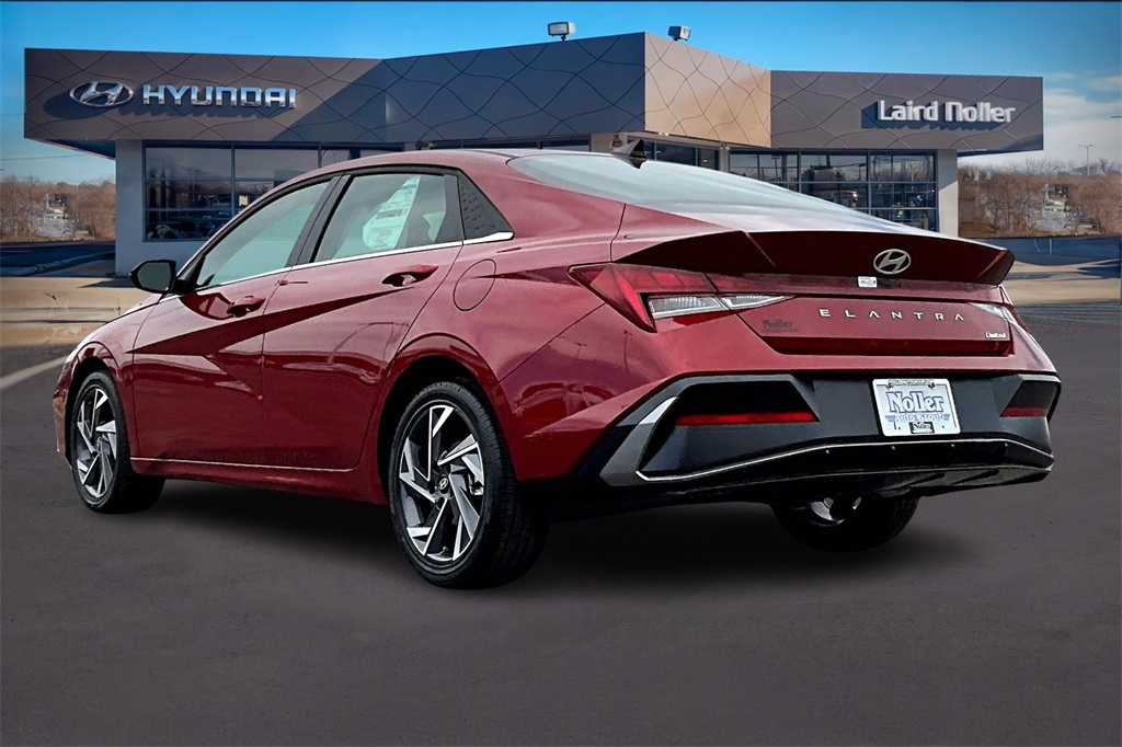 2025 Hyundai Elantra Limited photo 3