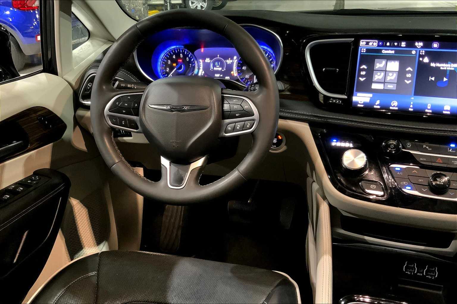 2023 Chrysler Pacifica Limited photo 5