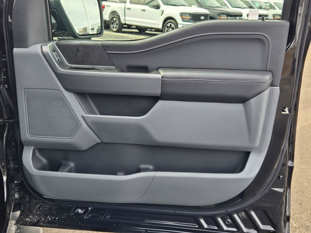 2025 Ford F-150 XLT photo 4