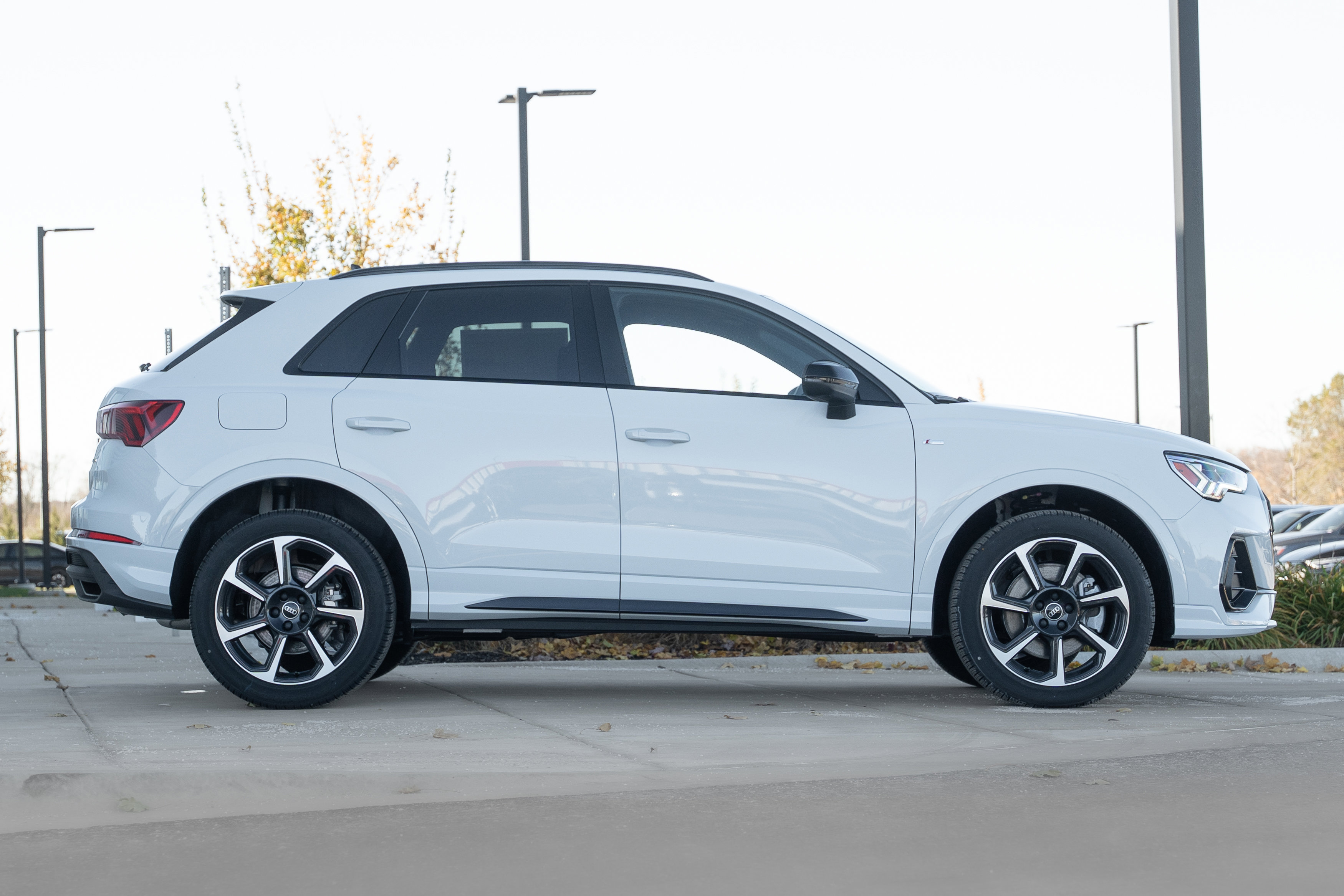 2025 Audi Q3 S line Premium Plus photo 3