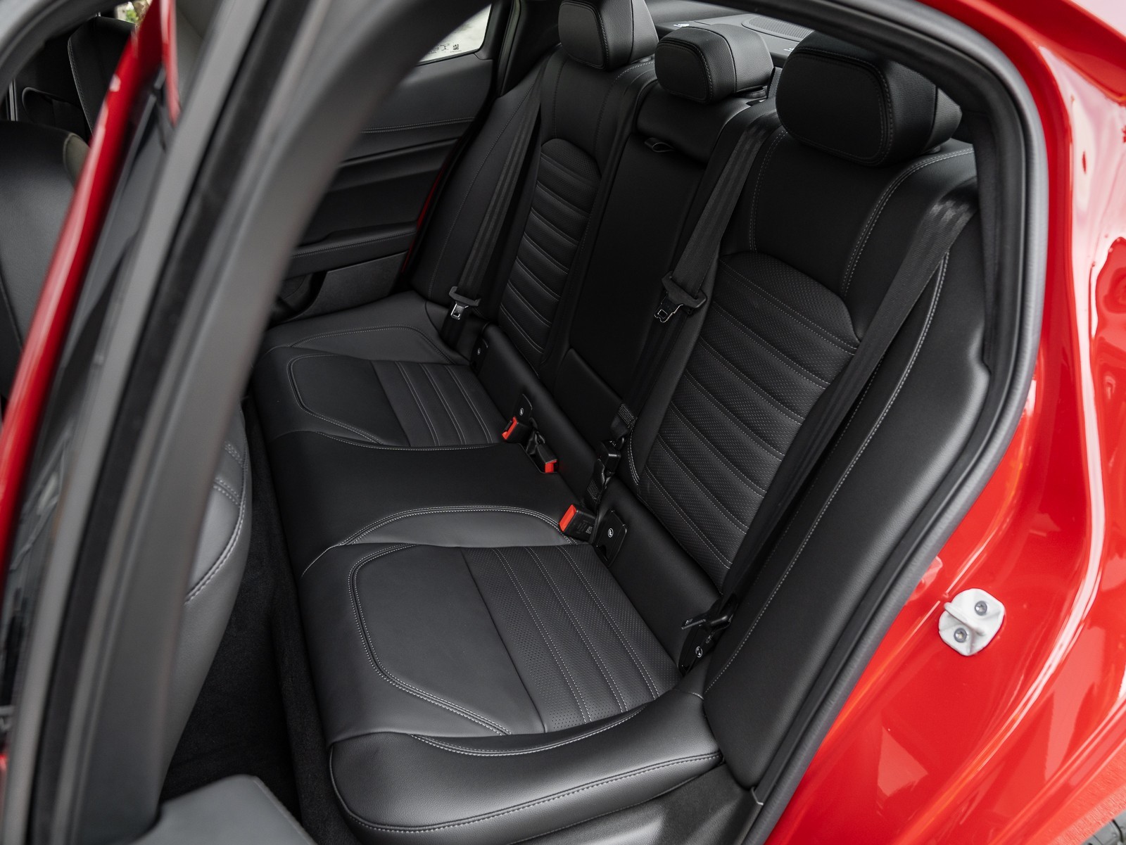 2024 Alfa Romeo Giulia Quadrifoglio photo 12