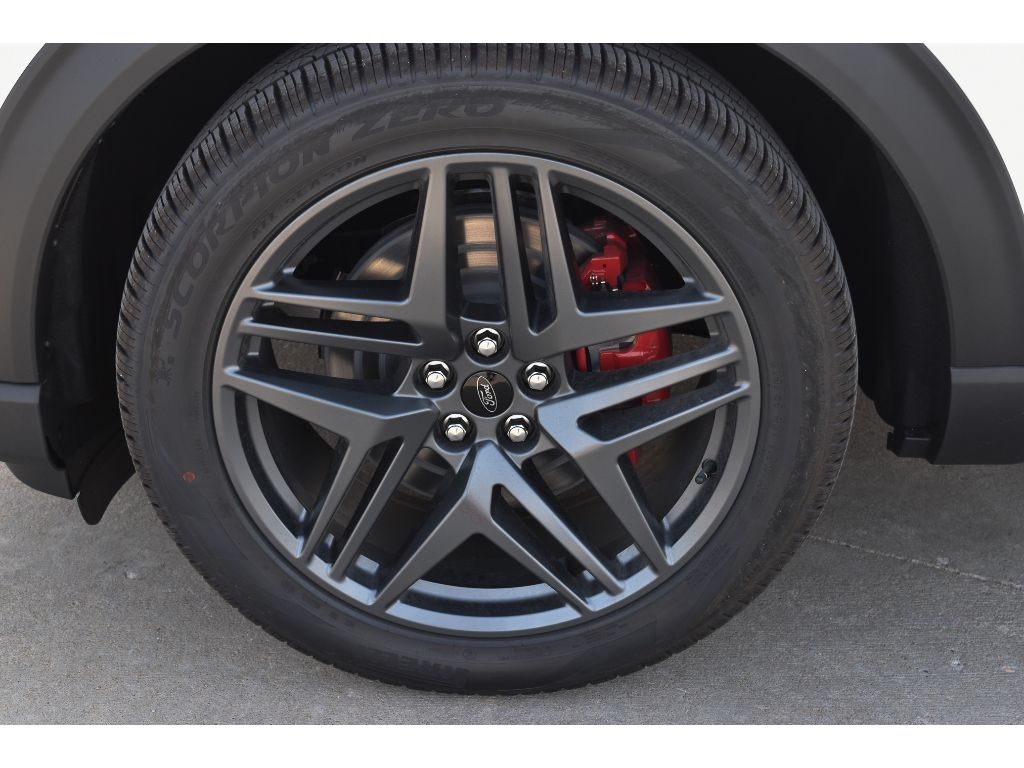 2025 Ford Explorer ST photo 3