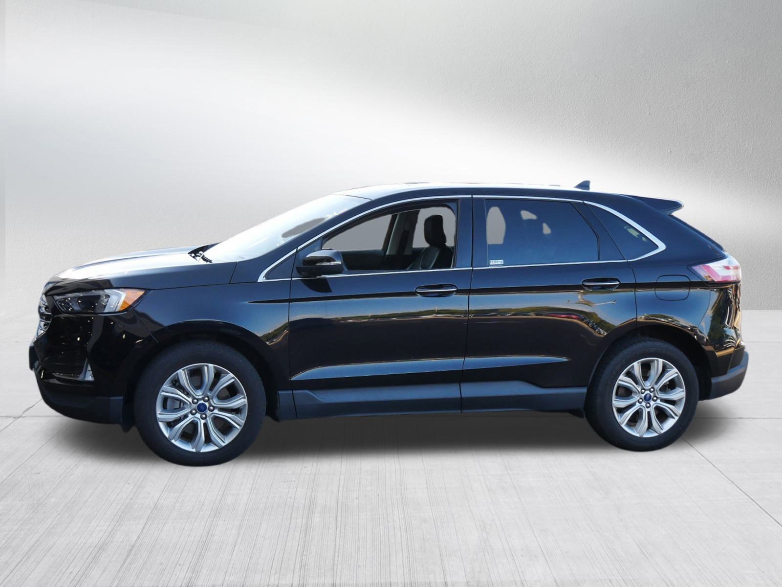 2022 Ford Edge Titanium photo 3