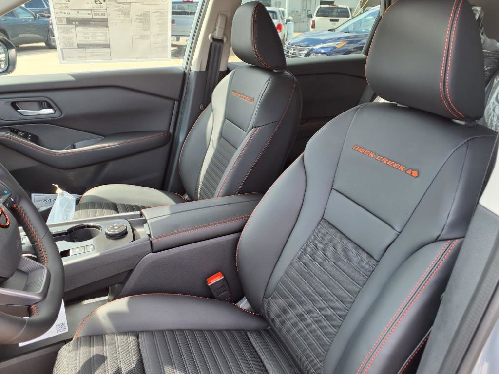 2026 Nissan Rogue SV photo 4