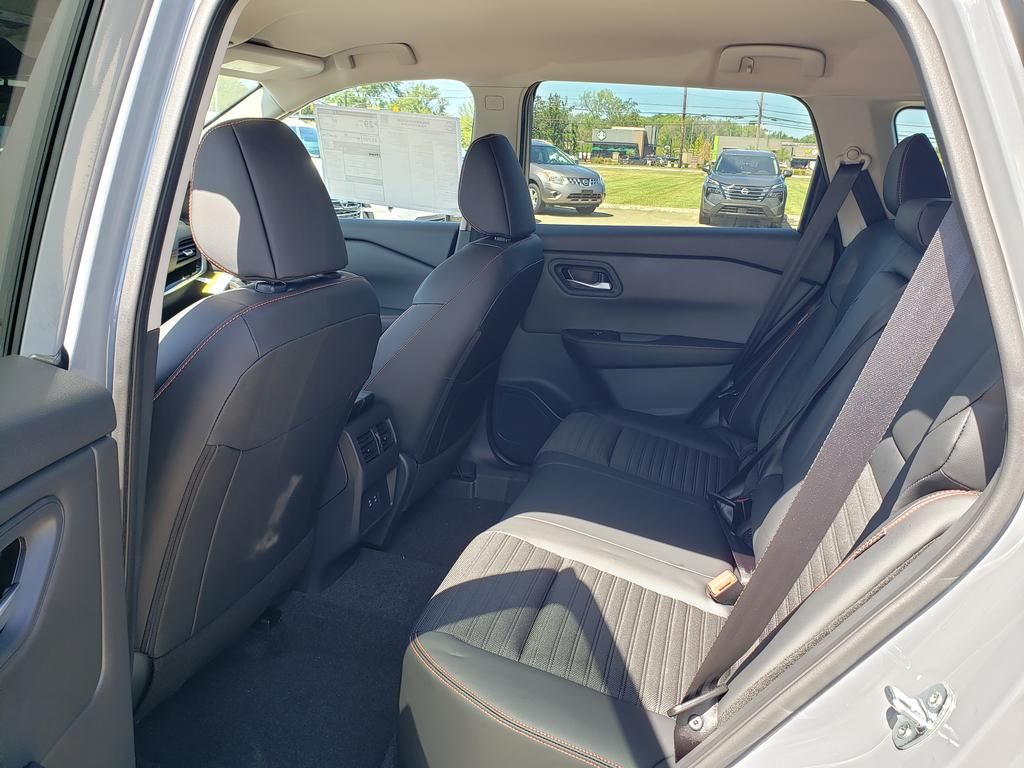 2026 Nissan Rogue SV photo 8