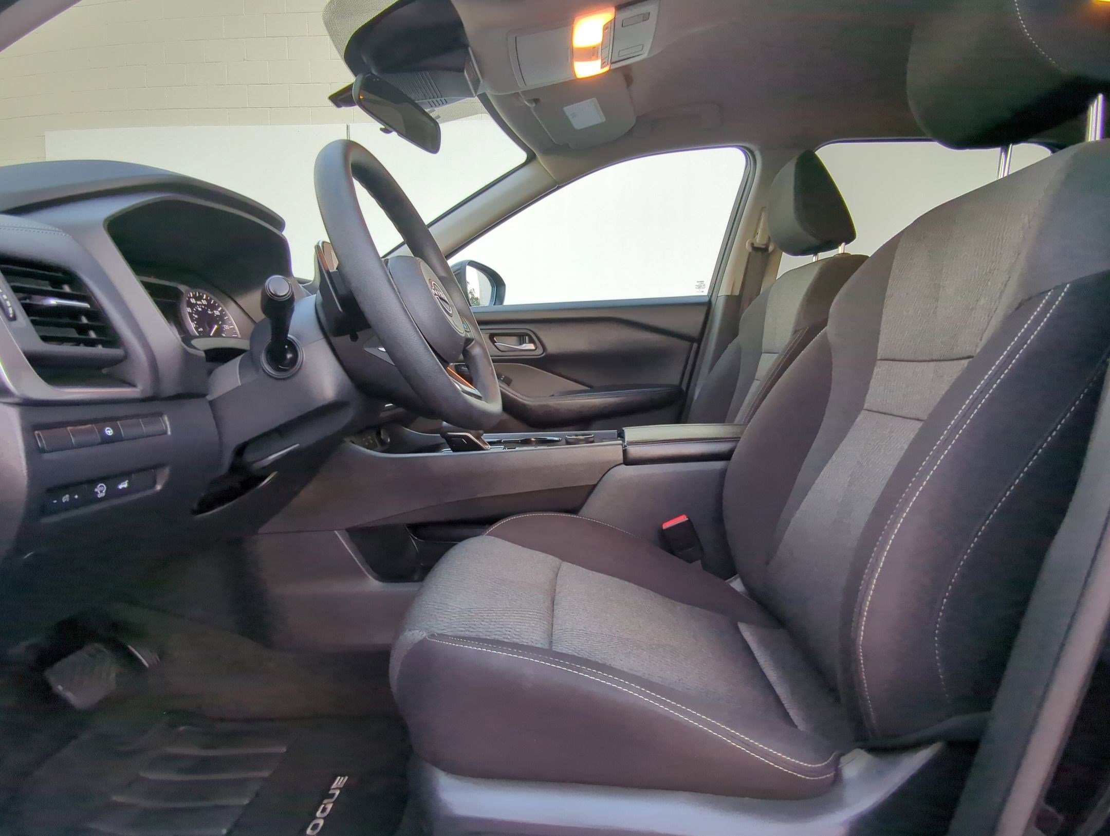 2024 Nissan Rogue SV photo 5
