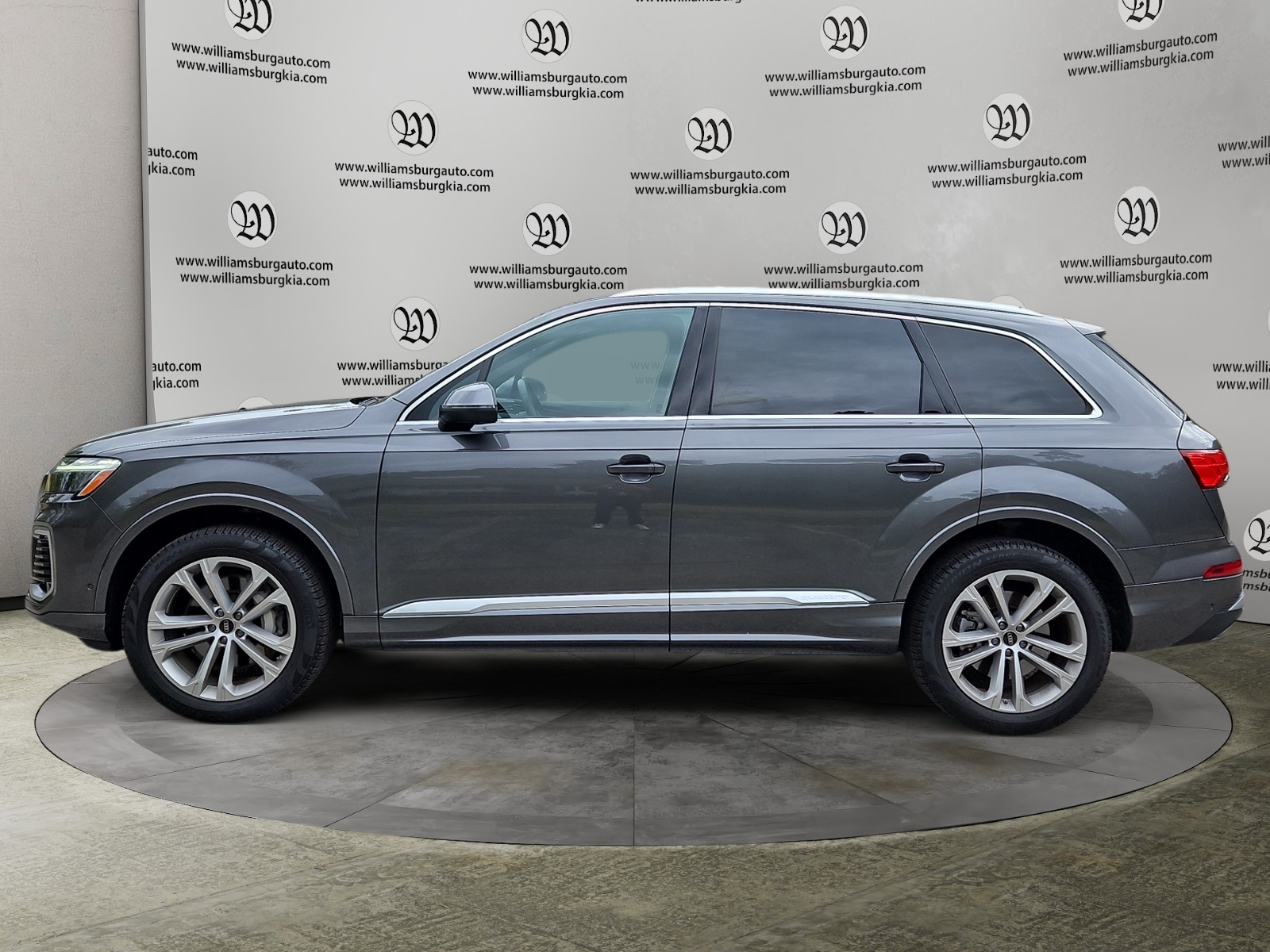 2025 Audi Q7 55 Premium Plus photo 2