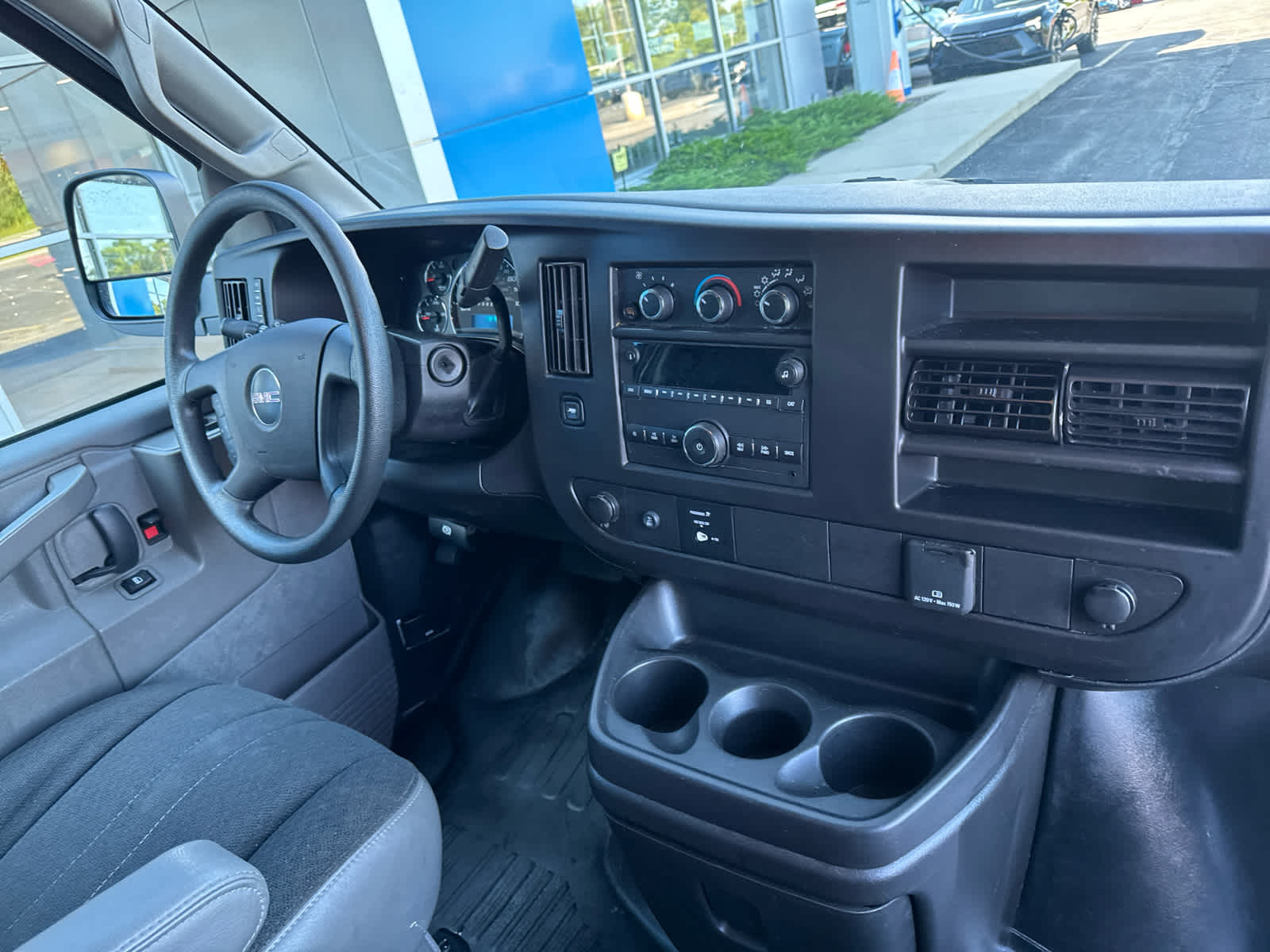 2024 Gmc Savana Cargo 2500 photo 5