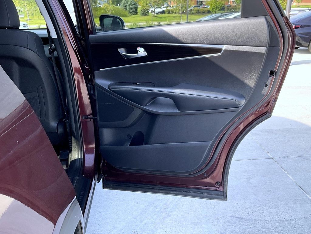 2019 Kia Sorento LX photo 17