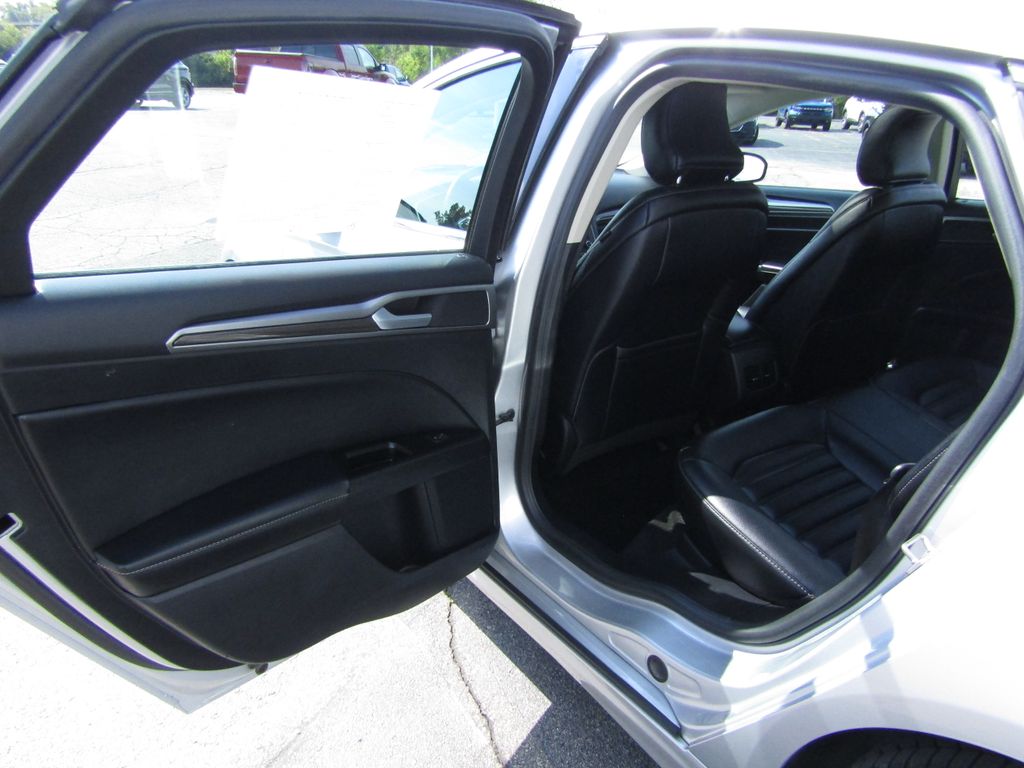 2019 Ford Fusion Hybrid SEL photo 15