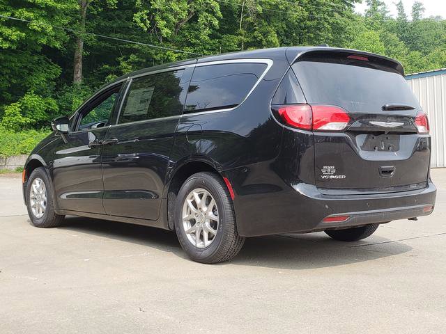 2025 Chrysler Voyager LX photo 5