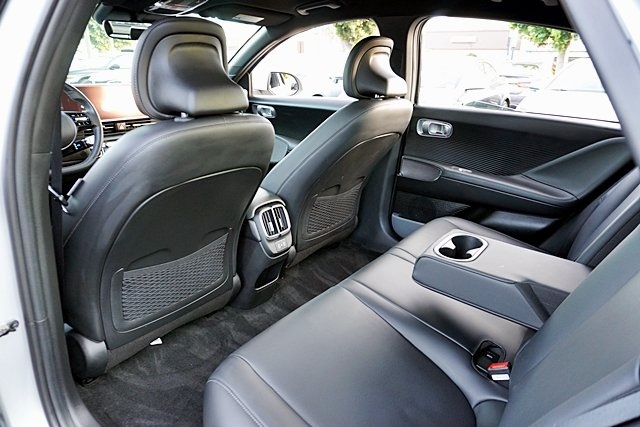 Used 2023 Gold Hyundai SEL image 16