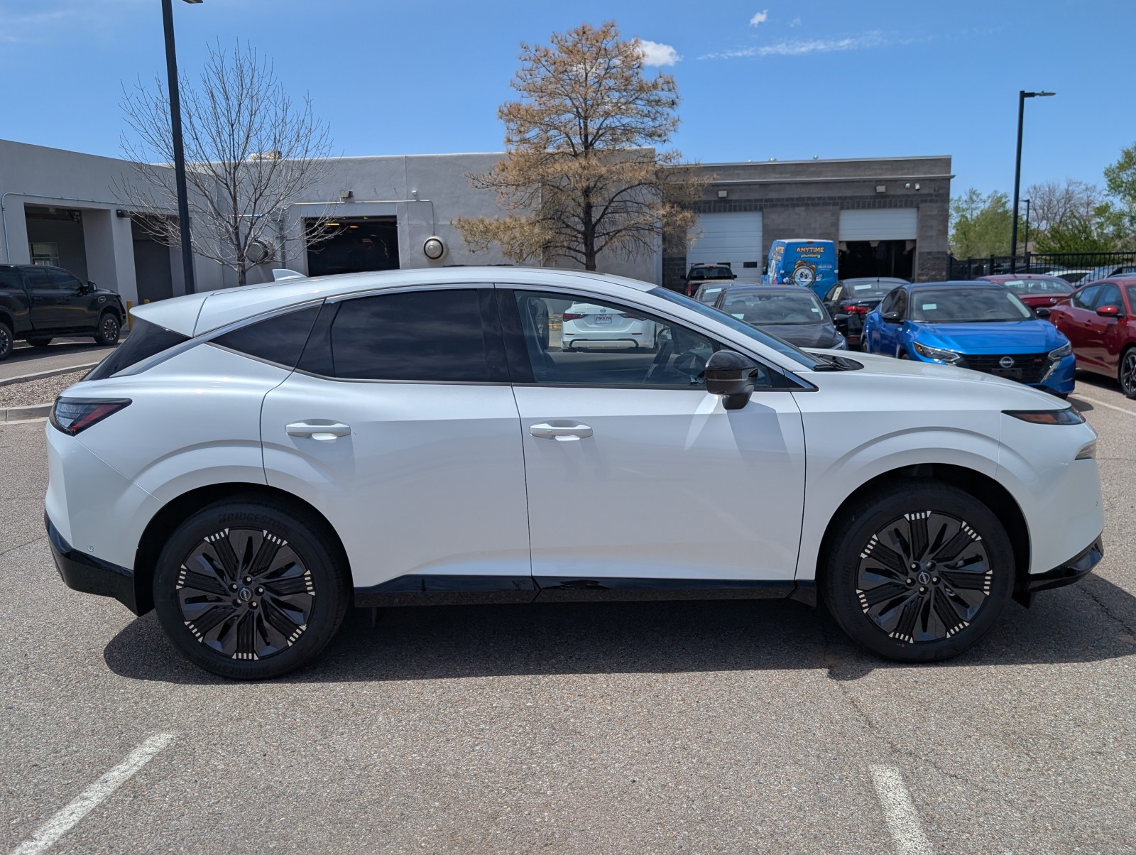 2025 Nissan Murano Platinum photo 2