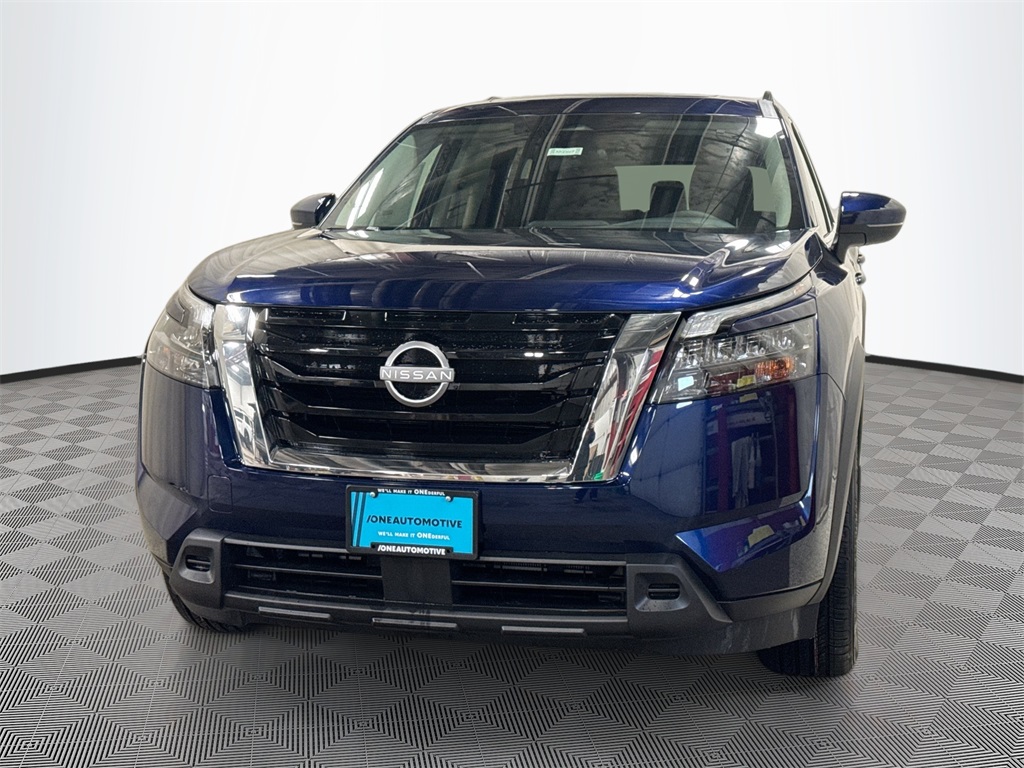 2025 Nissan Pathfinder SV's photo