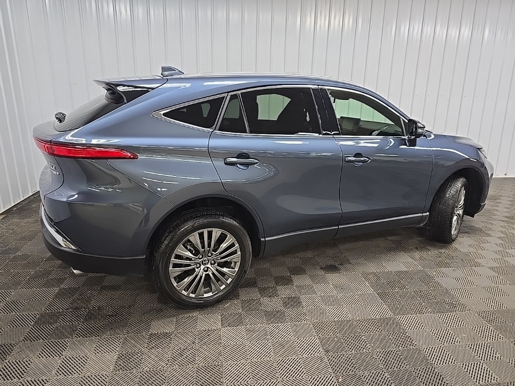 2022 Toyota Venza photo 2