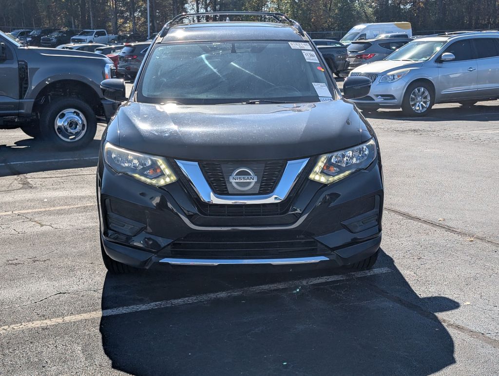 2017 Nissan Rogue SV photo 2