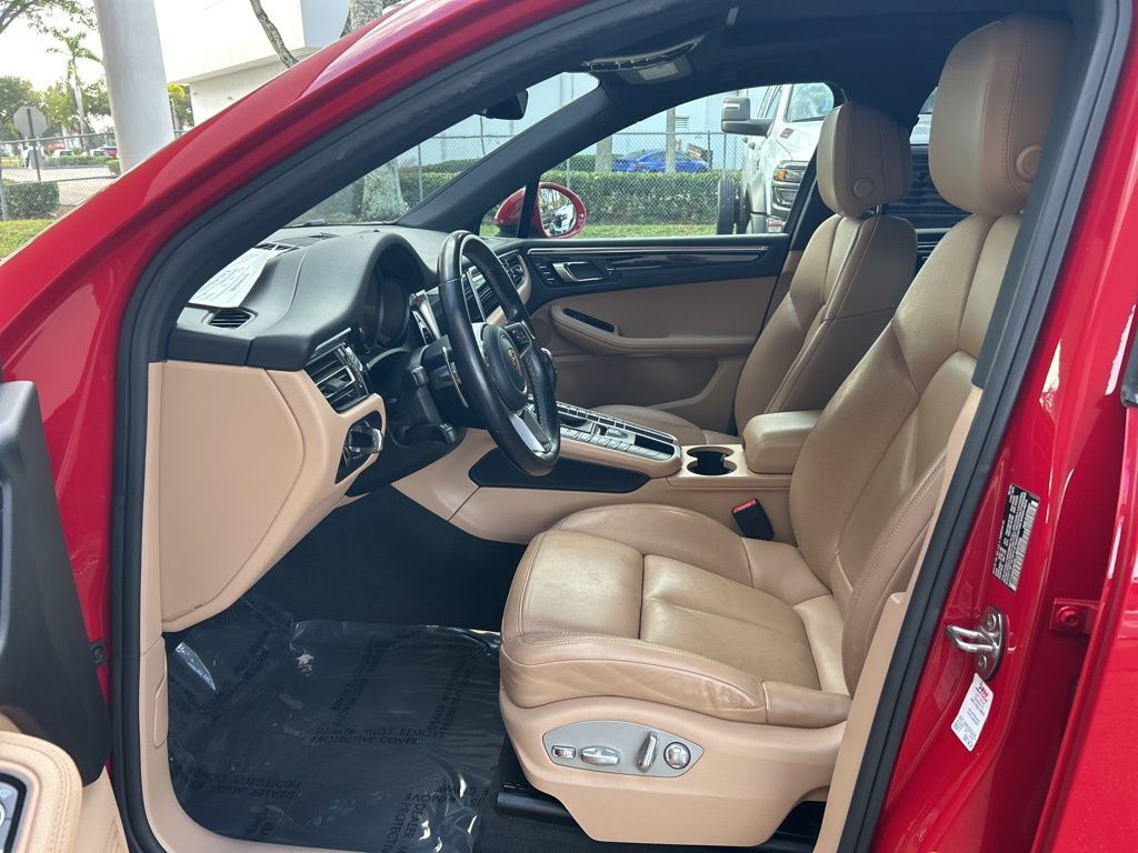 2020 Porsche Macan Base photo 3