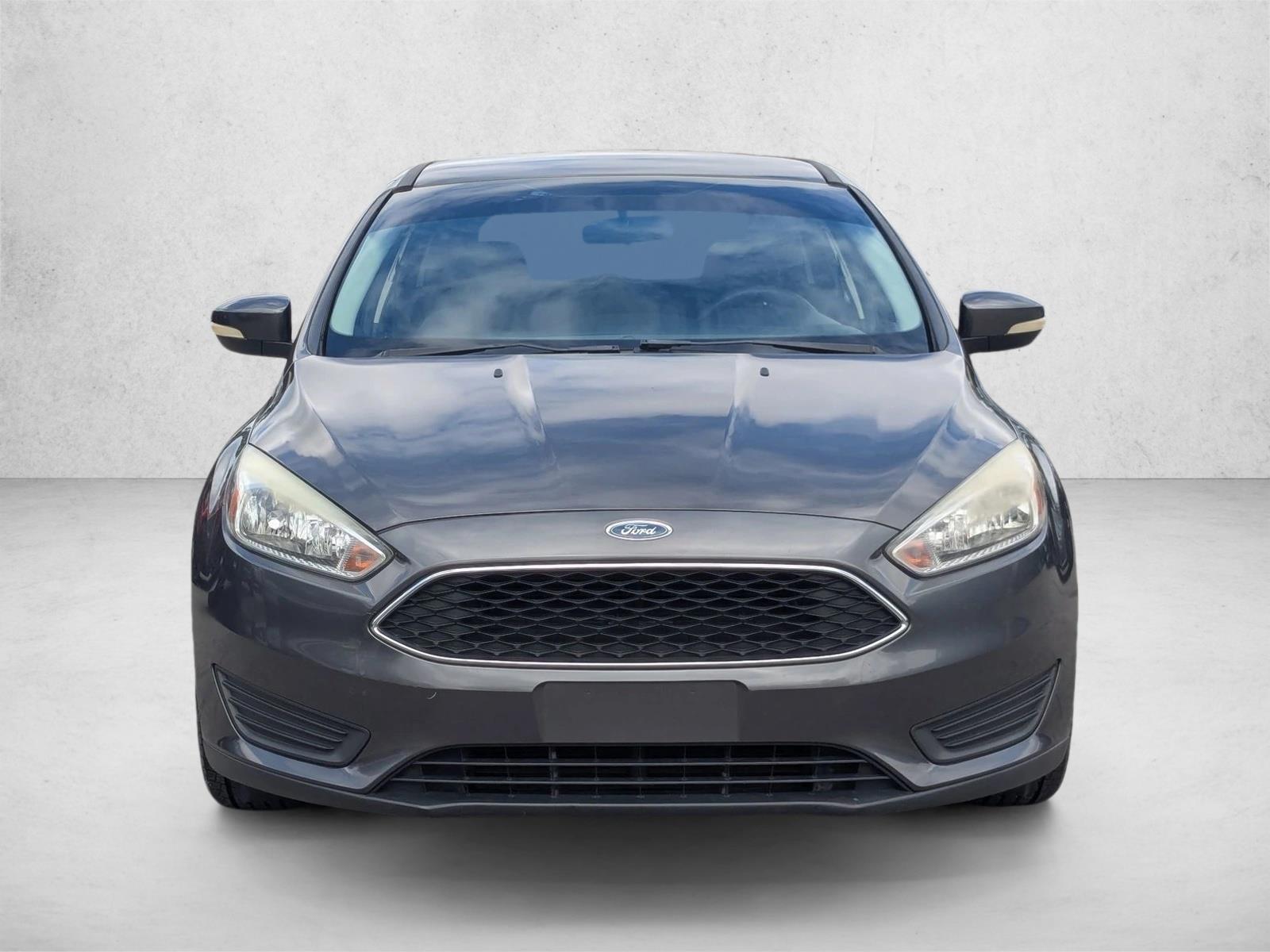 2015 Ford Focus SE photo 2