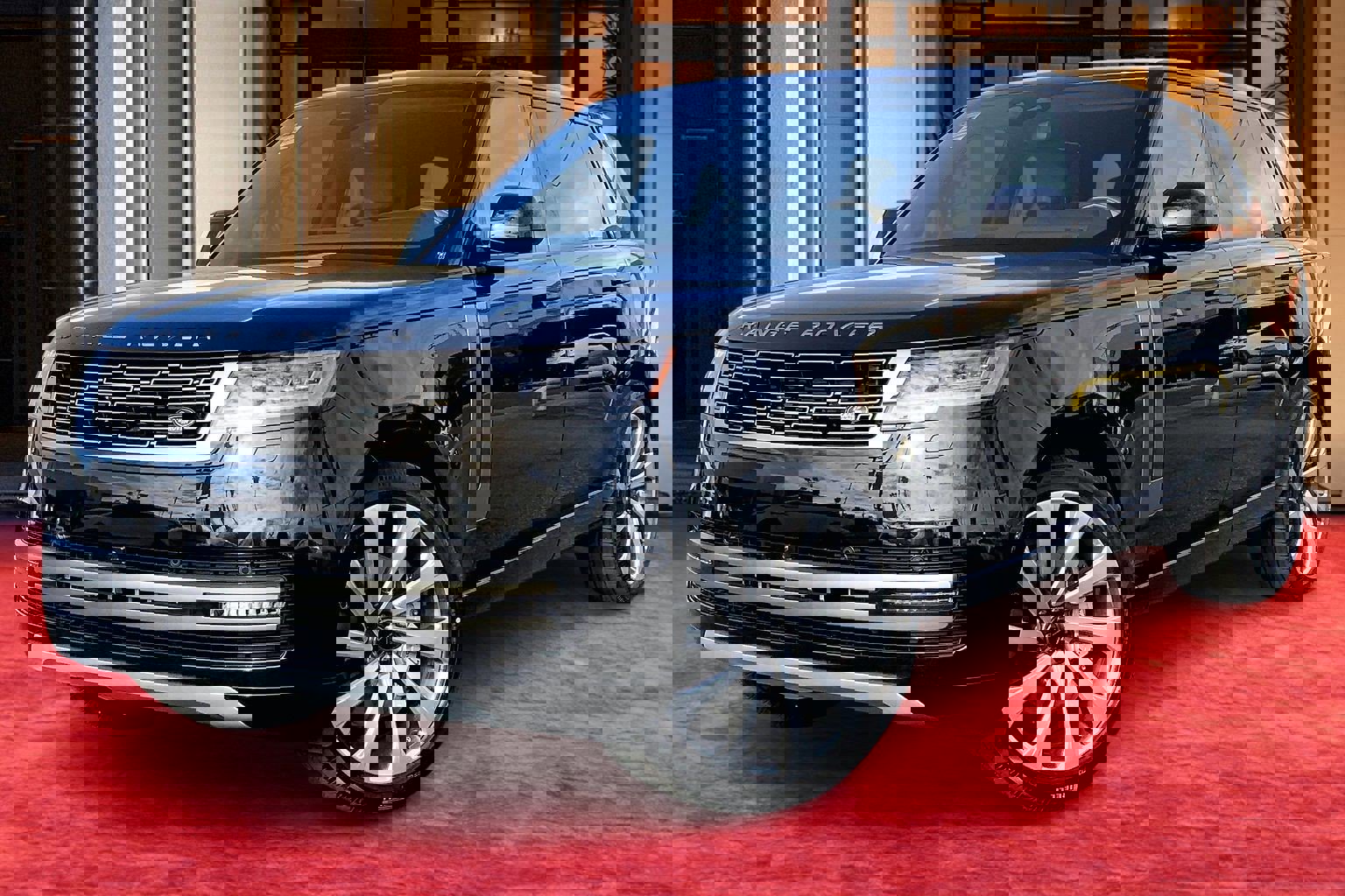 2026 Land Rover Range Rover SE's photo