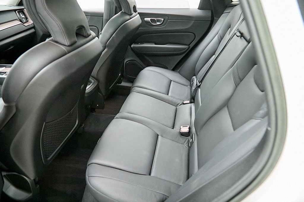 2023 VOLVO XC60 - Image 19