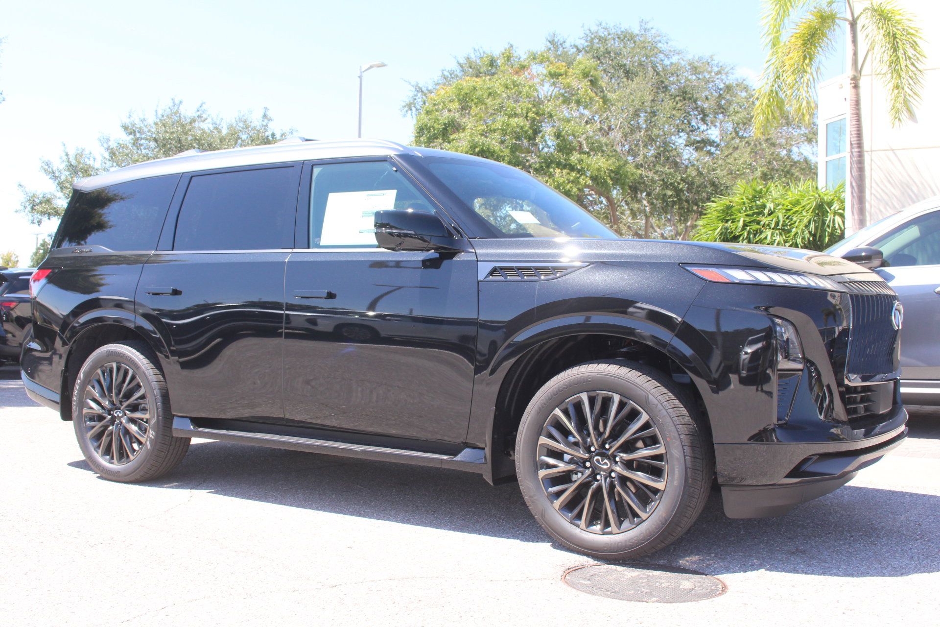 2026 Infiniti QX80 photo 8