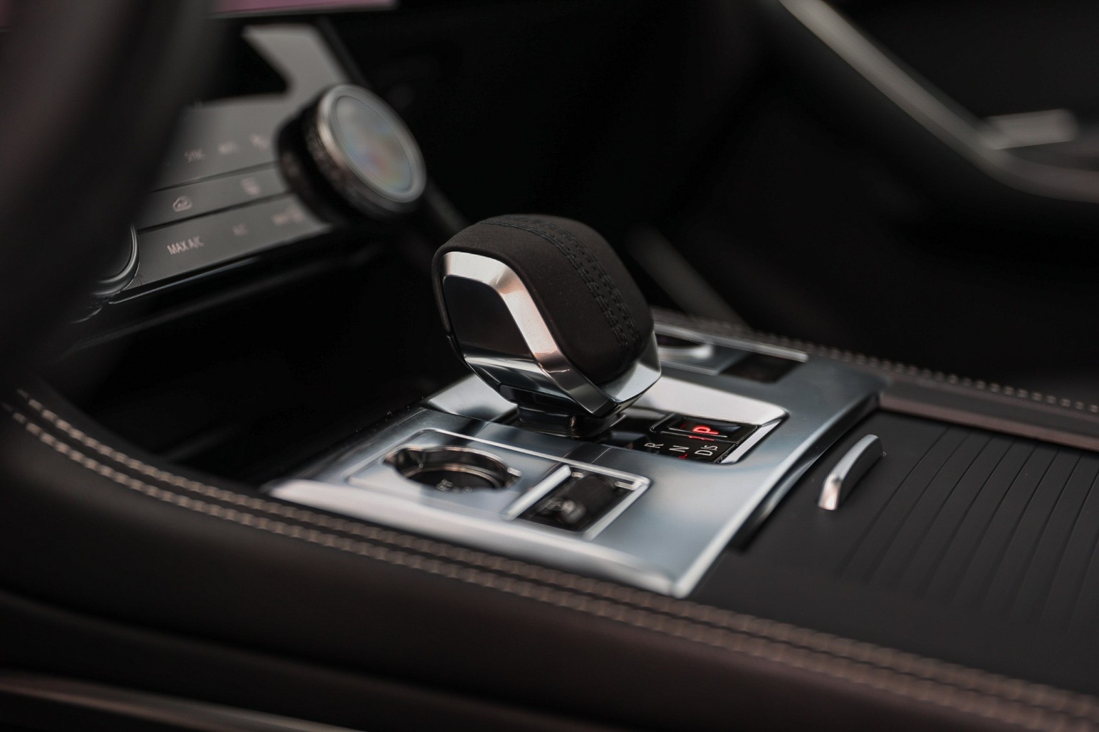 2024 Jaguar F-PACE P250 R-Dynamic S photo 19