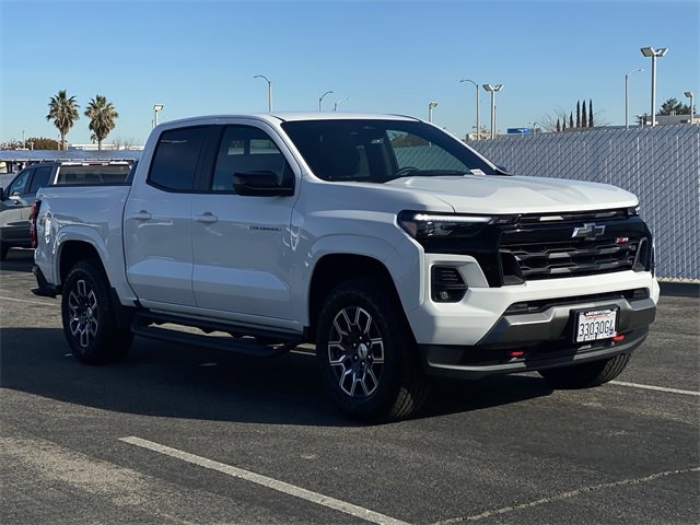 2025 Chevrolet Colorado Z71 photo 3