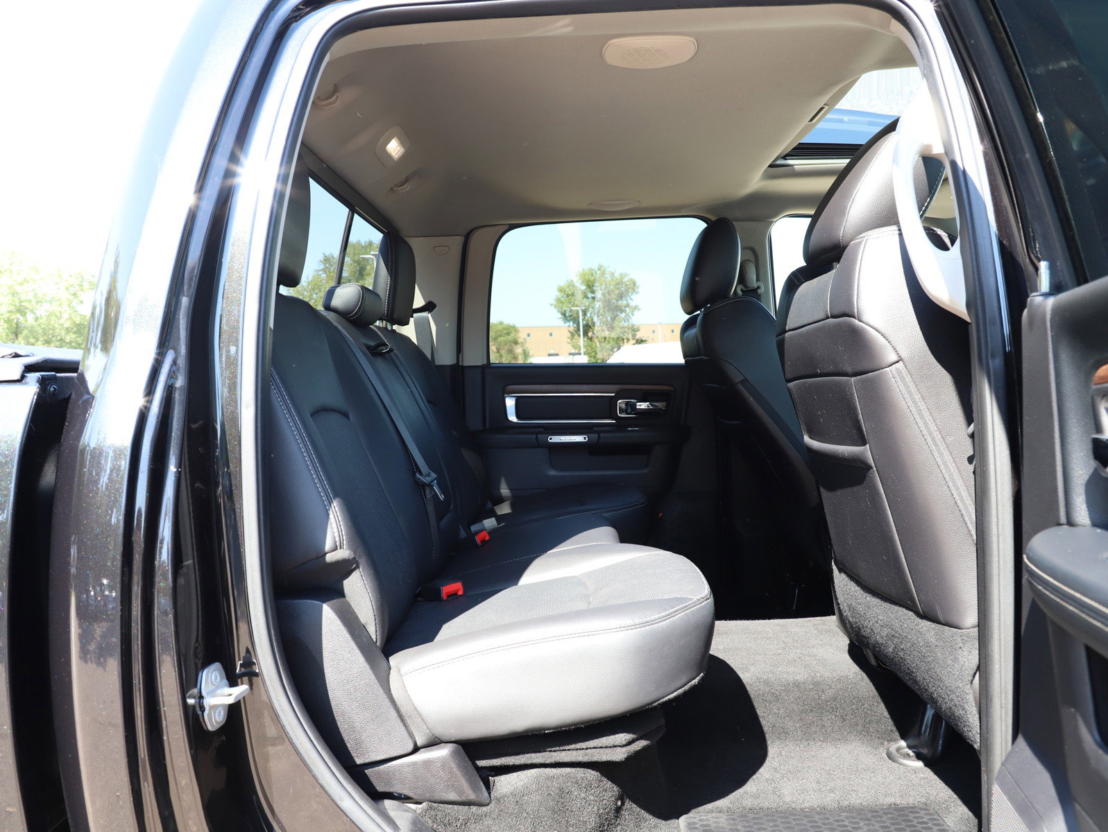 2016 Ram 2500 Laramie photo 7