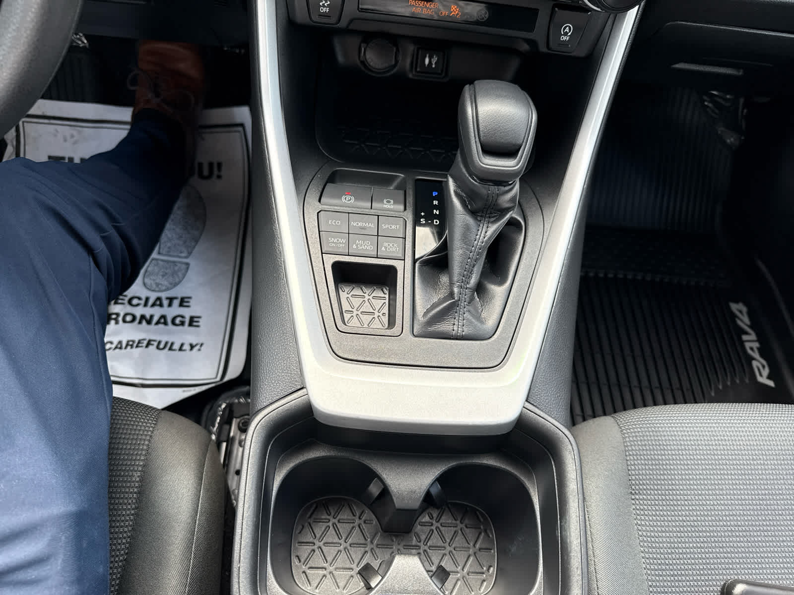 2019 Toyota RAV4 LE photo 21