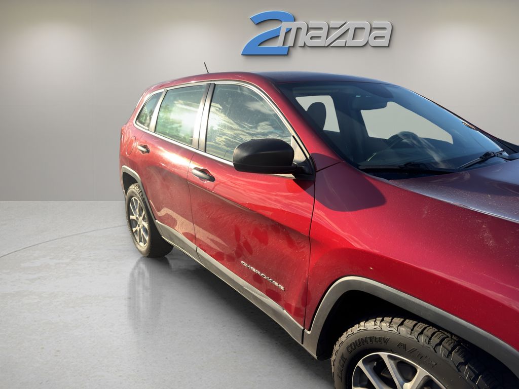 2014 Jeep Cherokee Sport photo 4