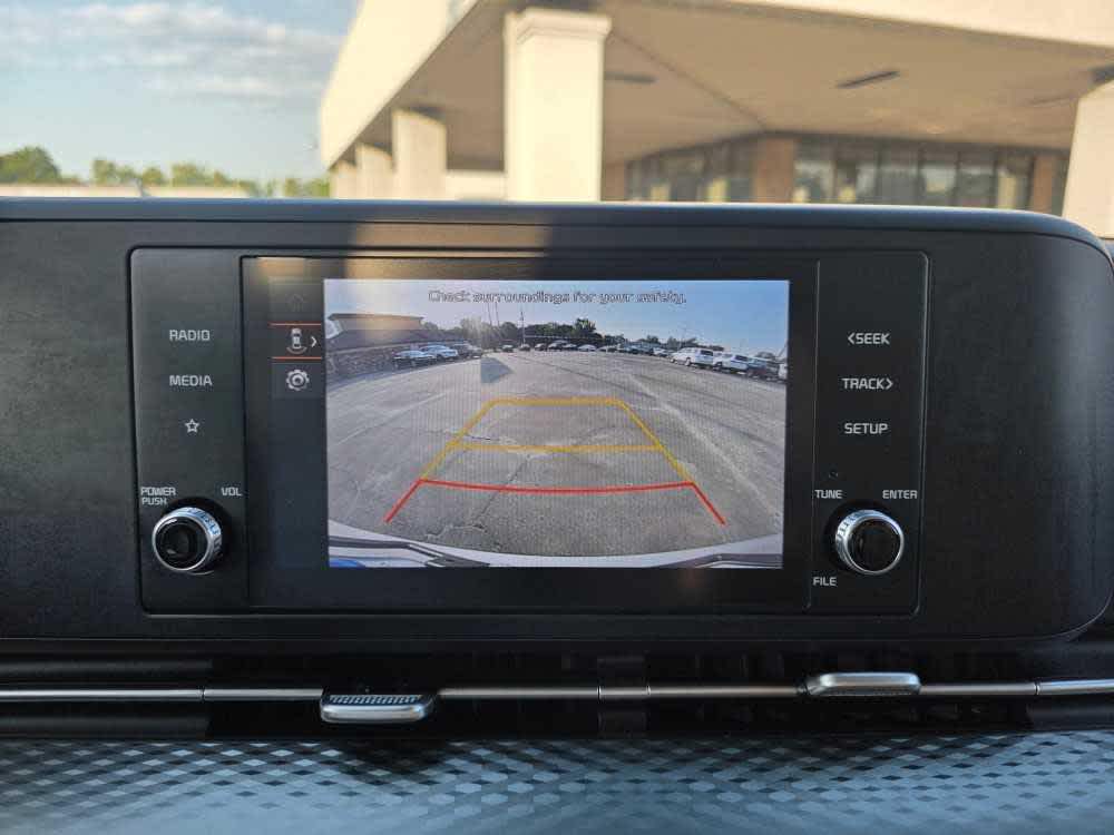 2023 Kia Carnival LX photo 18