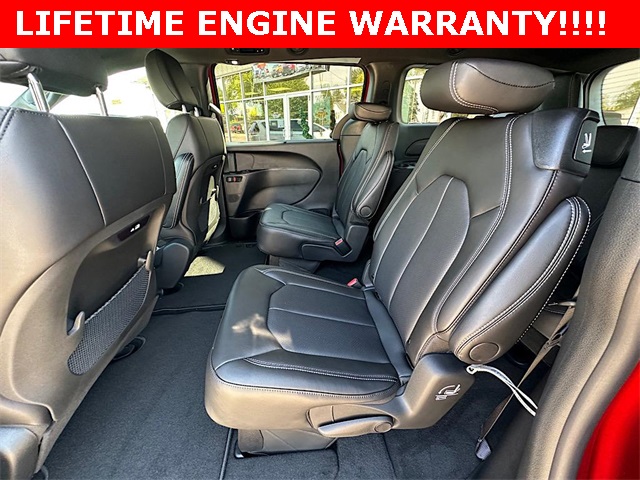 2026 Chrysler Pacifica photo 14