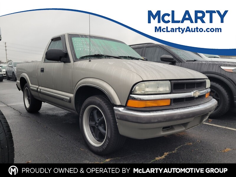 2002 Chevrolet S-10 LS's photo