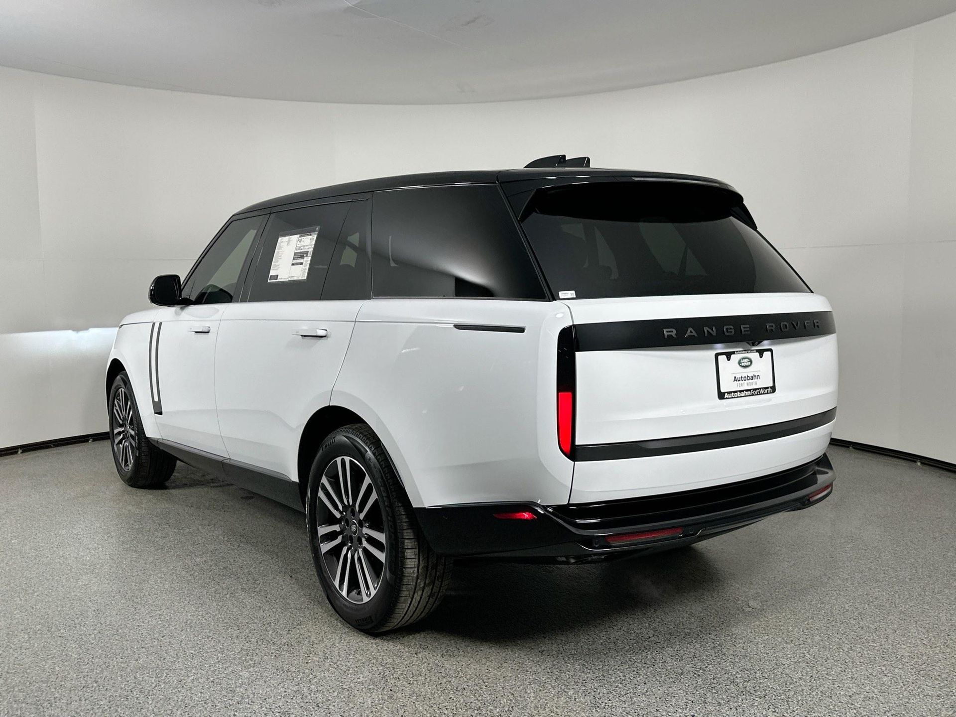 2025 Land Rover Range Rover SE photo 4