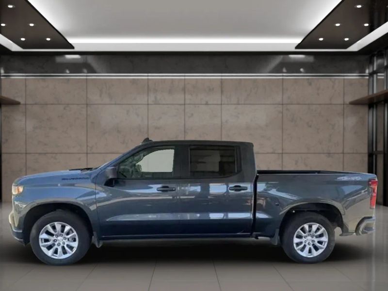 2021 Chevrolet Silverado 1500 Custom photo 2