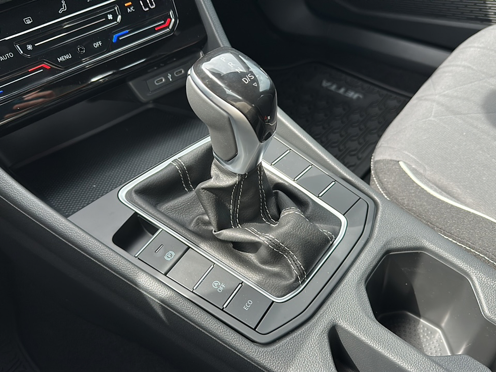 2025 Volkswagen Jetta 1.5T Sport photo 11