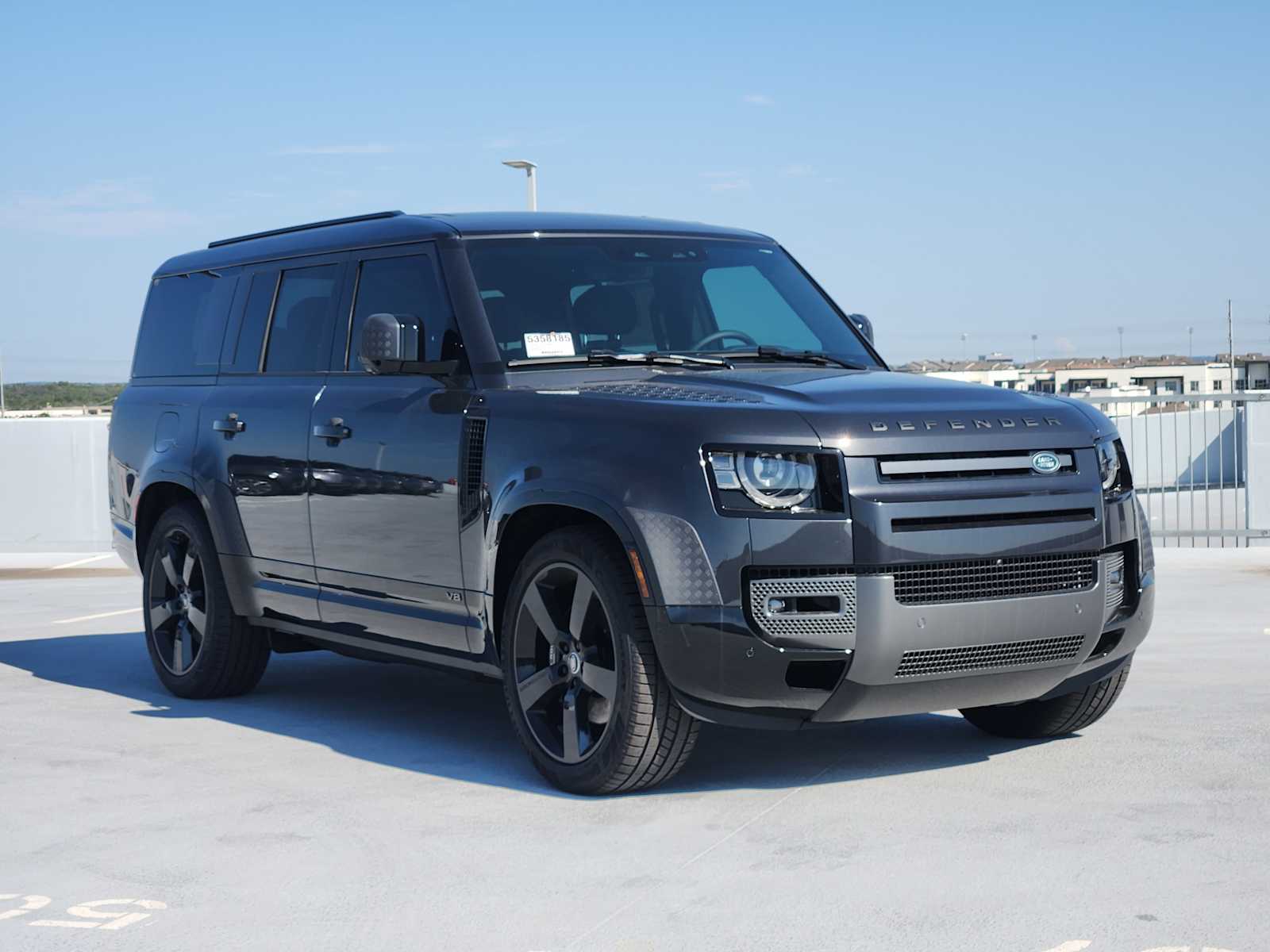 2025 Land Rover Defender 130 V8 photo 3