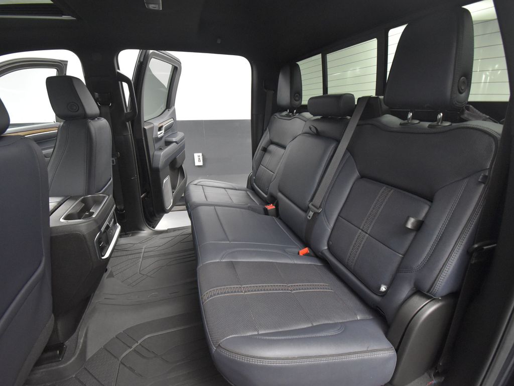 2024 Chevrolet Silverado 1500 High Country photo 32