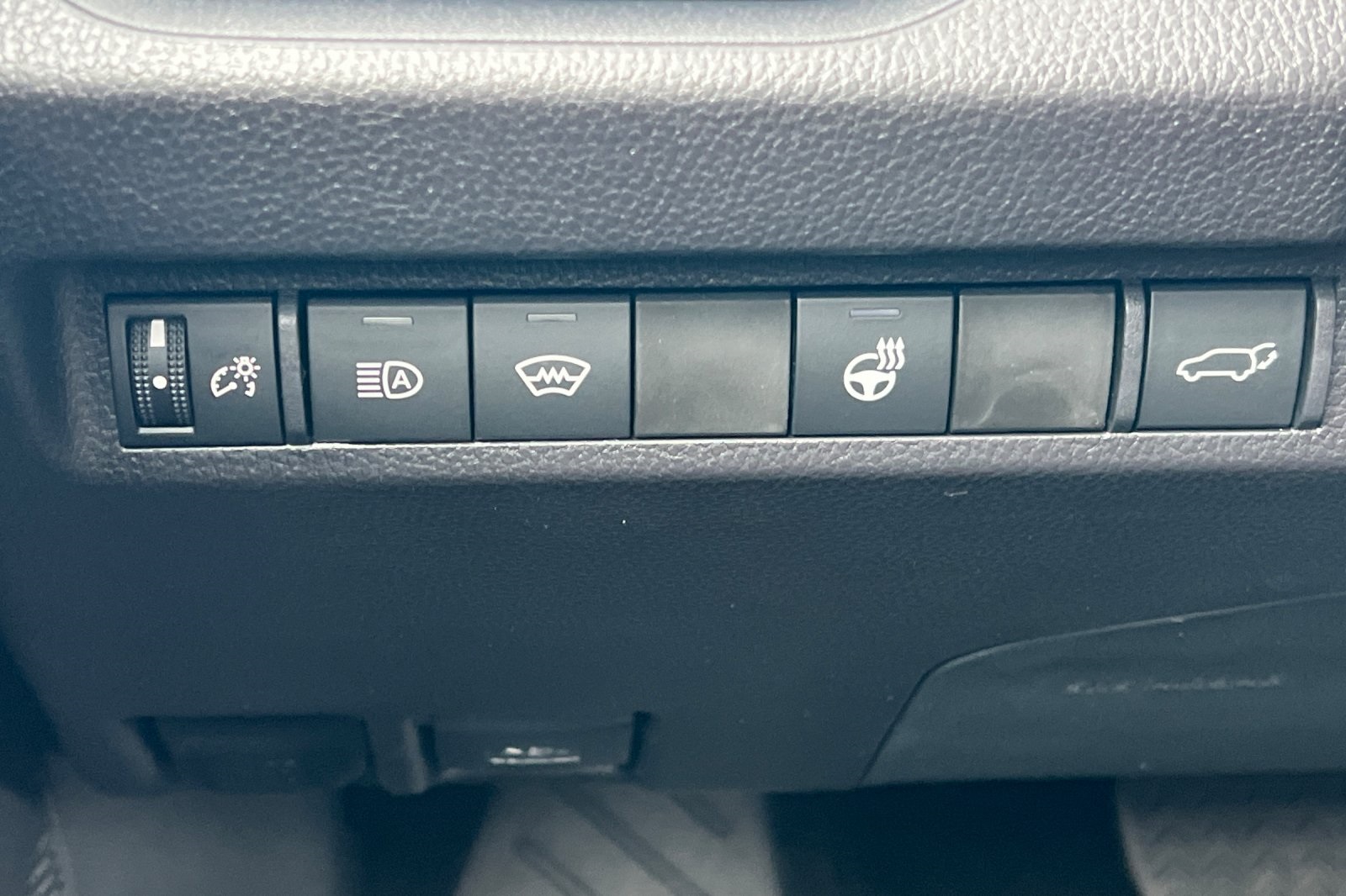 2025 Toyota RAV4 XLE Premium photo 27