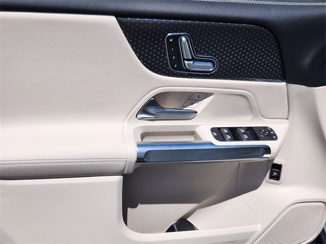 2025 Mercedes Benz GLB 250 4MATIC photo 10