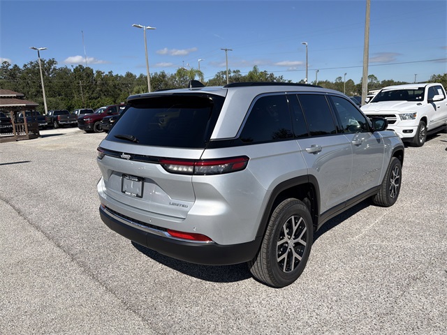 2025 Jeep Grand Cherokee Limited photo 3