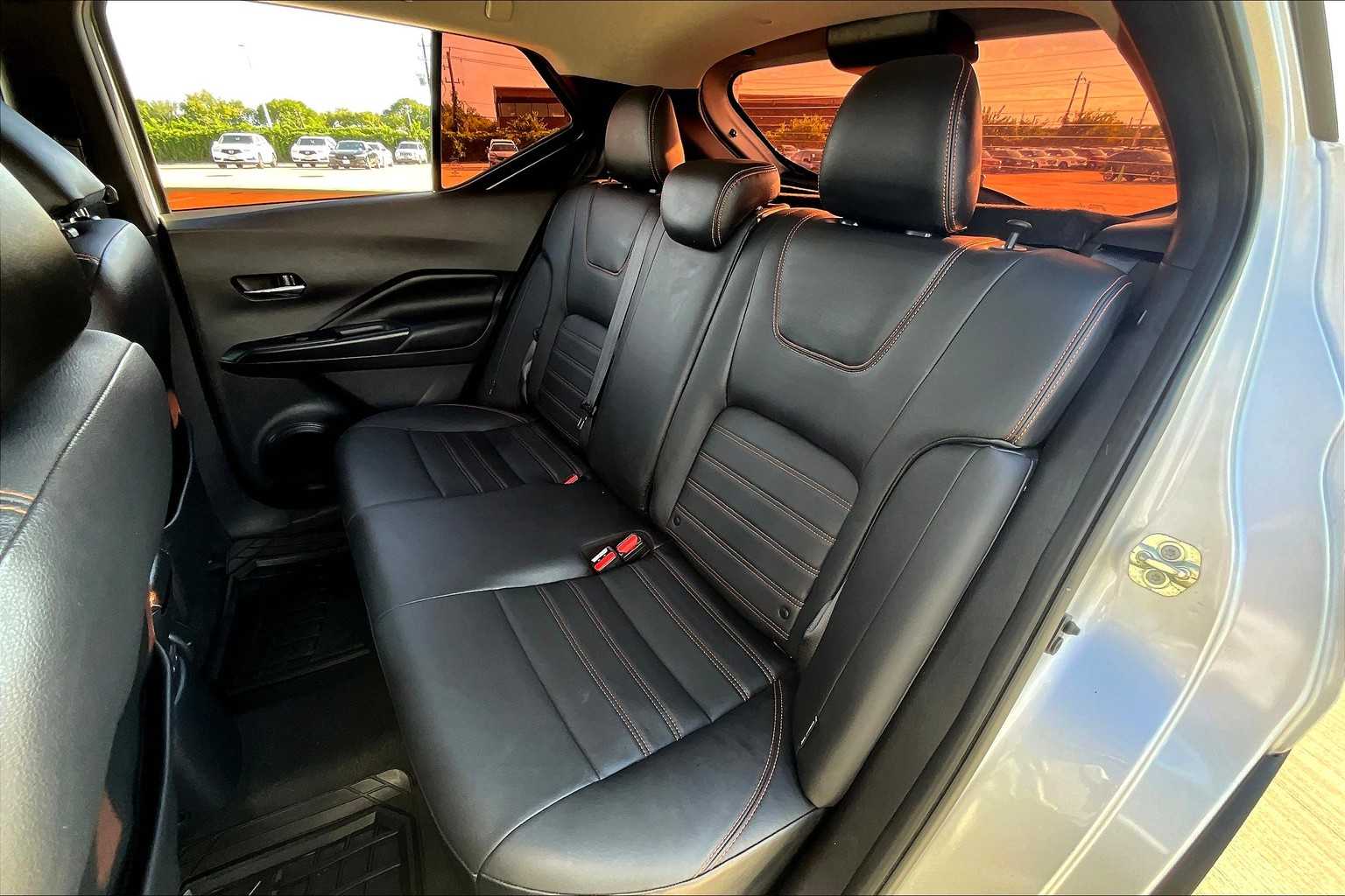 2020 Nissan Kicks SR photo 19