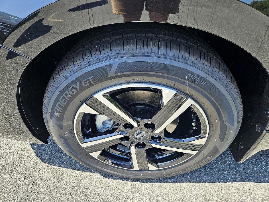 2025 Nissan Sentra SV photo 17